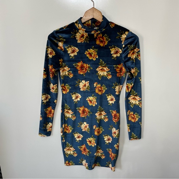 Forever 21 Dresses & Skirts - Forever 21 Blue Floral Velvety Long Sleeve Mock Neck Dress, size S